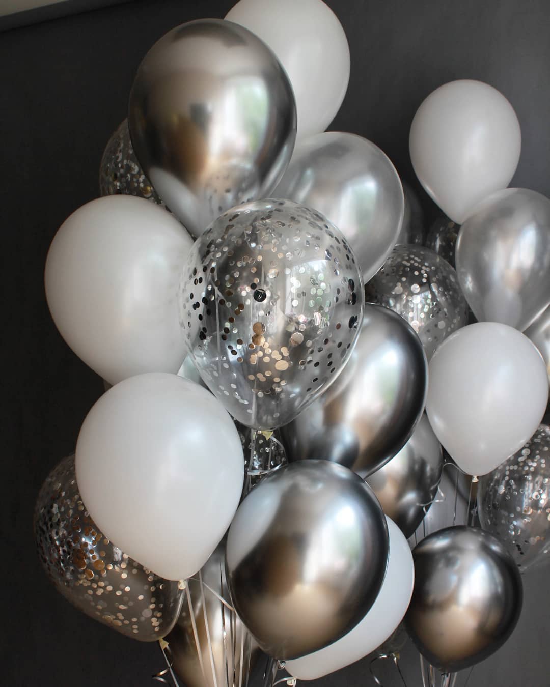 Перламутровые шарики. Шары хром серебро с конфетти. Серебристые шары. Гелевые серебристые шары. Шары серебро металлик.